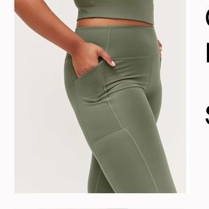 Girlfriend Collective Compressive Pocket Legging in Thyme Size Medium